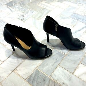 Size 9 black leather Vince Camuto heels